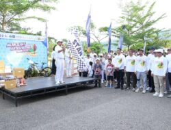 Semarak Hari Desa Nasional di Kolaka Utara: Bupati dan Wakil Bupati Jalan Sehat Bareng Ribuan Perangkat Desa dan Warga