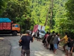 Truk Fuso Tak Kuat Menanjak di Pendakian Sarimi Kolut, Istri Sopir Tewas Usai Melompat