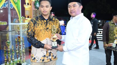 Penutupan MTQ XIX Kolaka Utara: Sekda H. Muhammad Idrus Serahkan Penghargaan kepada Para Juara