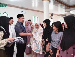 Sekda Kolaka Utara Salurkan Zakat dan Pererat Silaturahmi di Safari Ramadhan Ranteangin