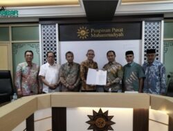 H. Muhammad Idrus Resmi Terima SK Rektor UMKOTA Periode 2026-2030 di Kantor PP Muhammadiyah