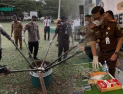 Kejari Kolaka Utara Musnahkan Barang Bukti Sabu hingga Senjata Tajam dari 19 Perkara Inkrah